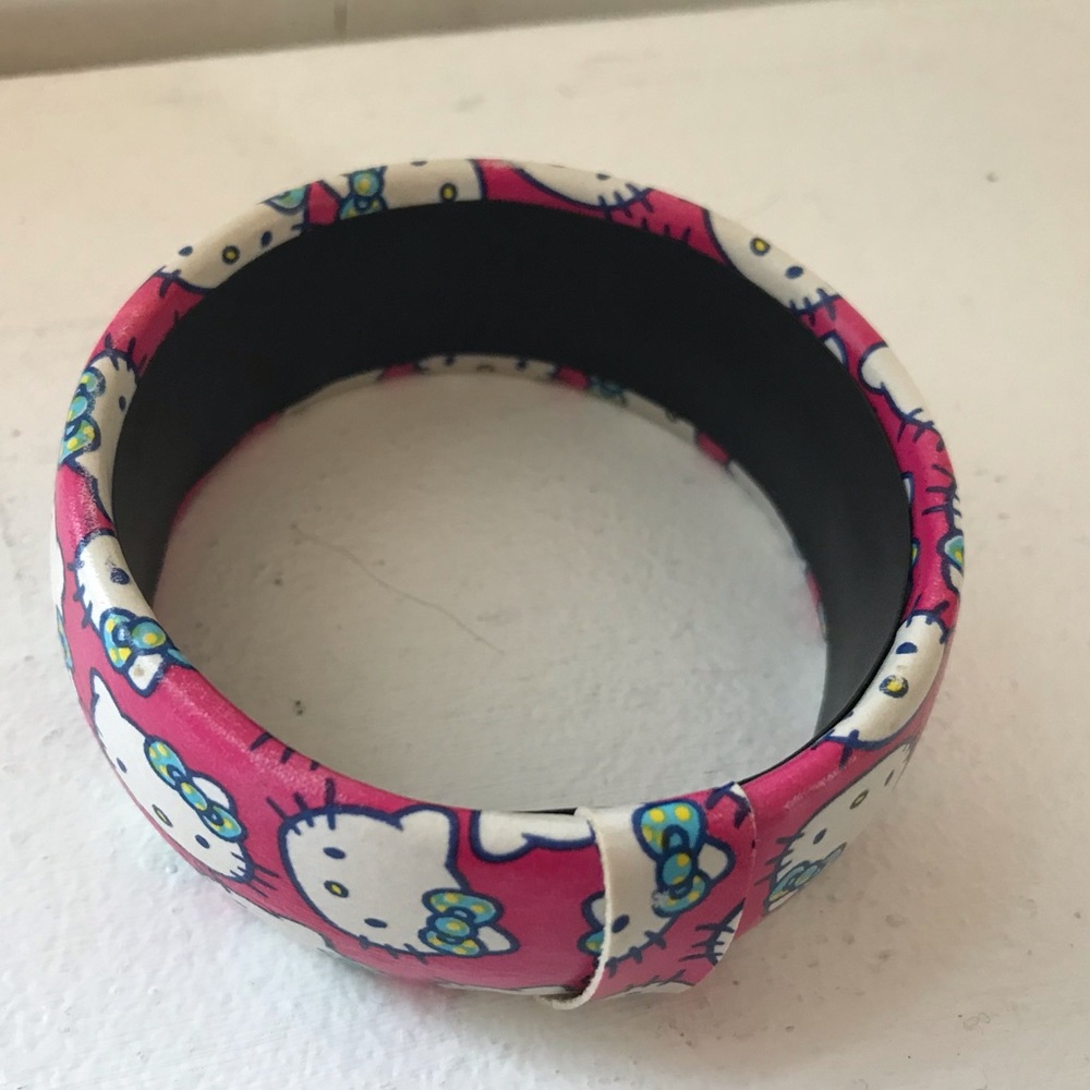 Hello Kitty Bracelet - Picture 2 of 3